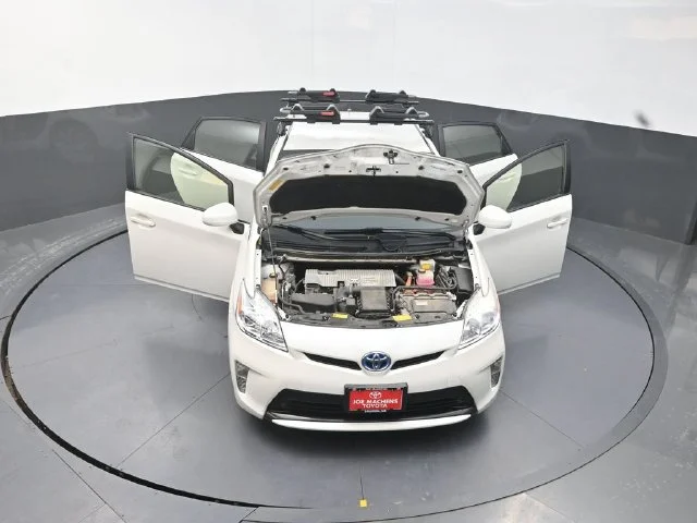 Used 2013 White Toyota Two image 40