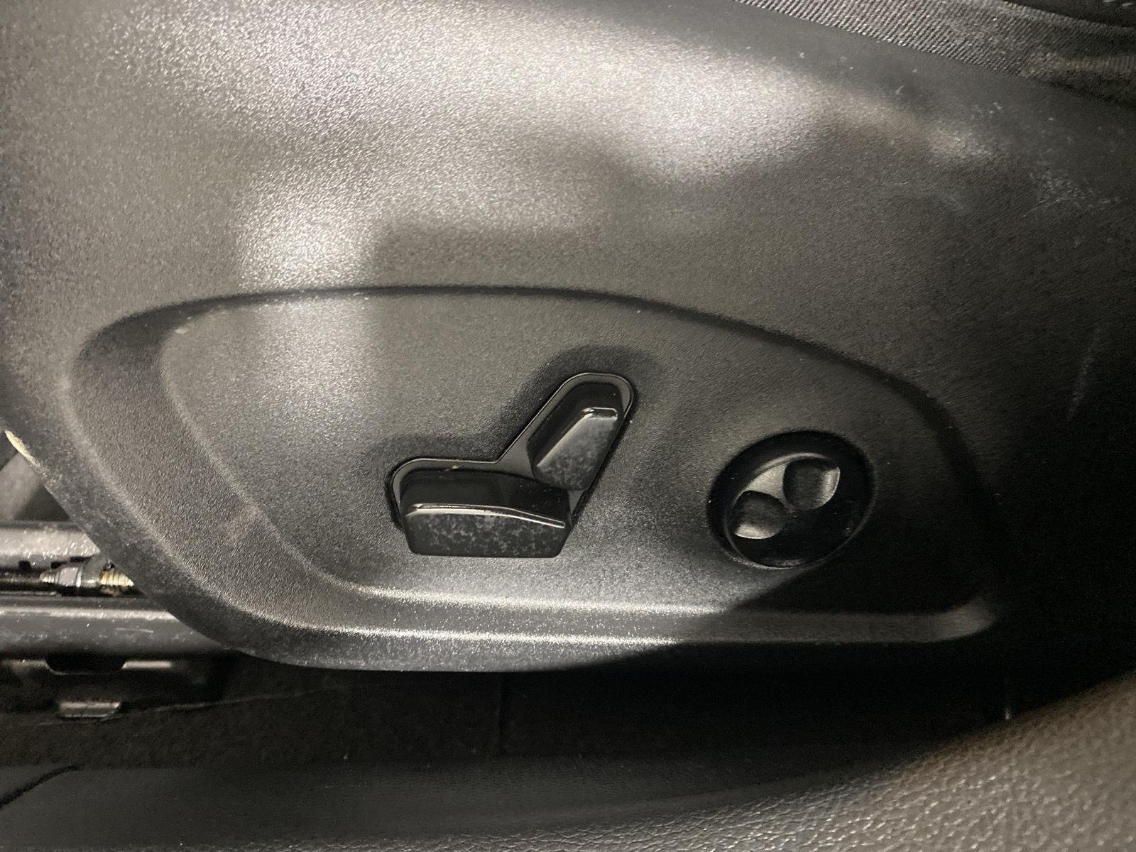 Used 2021 Olive Green Pearlcoat Jeep Latitude image 21