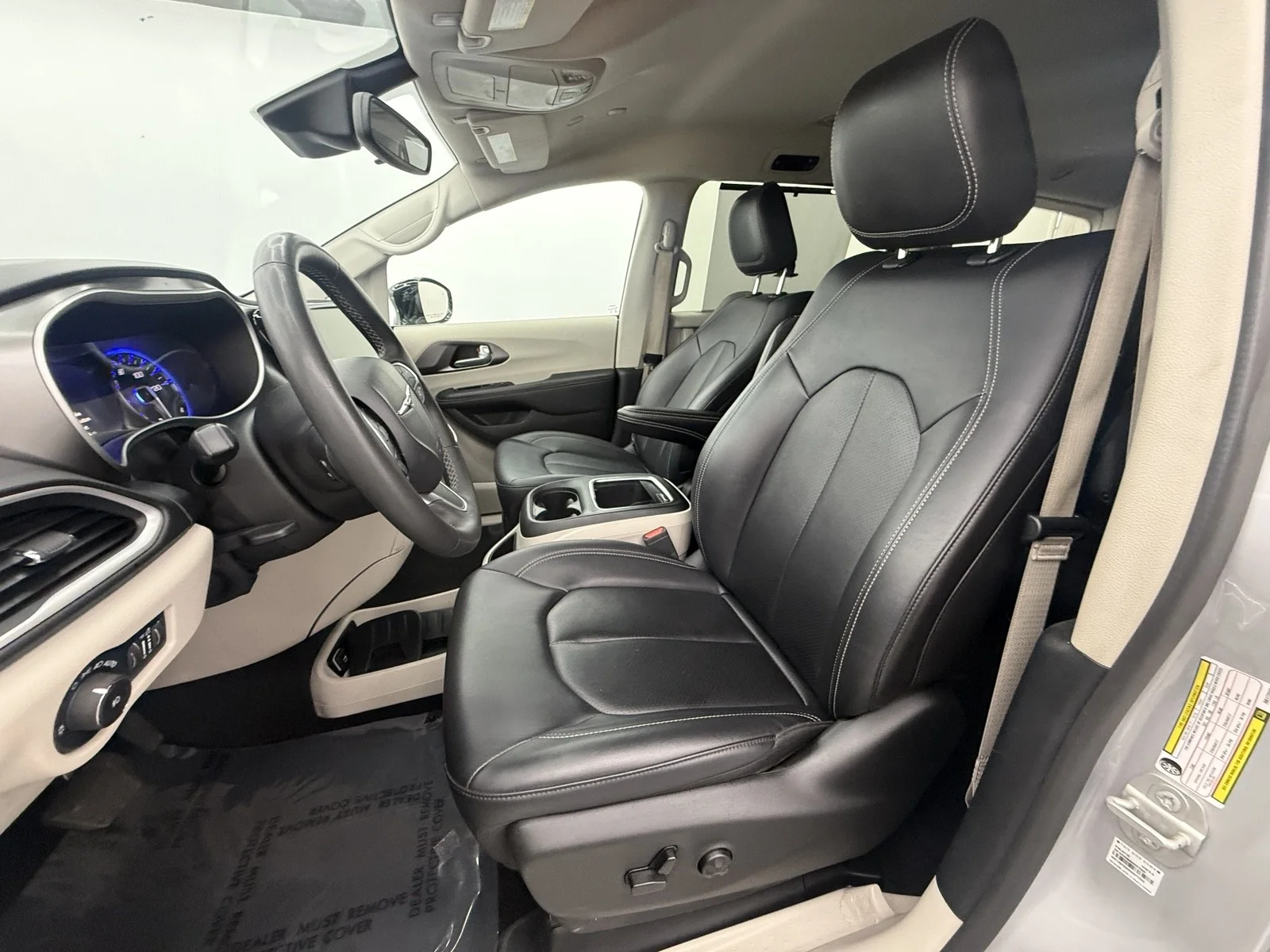 Used 2024 SILVER Chrysler Touring L image 12