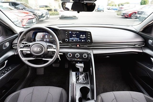 Used 2024 Black Hyundai SE image 15