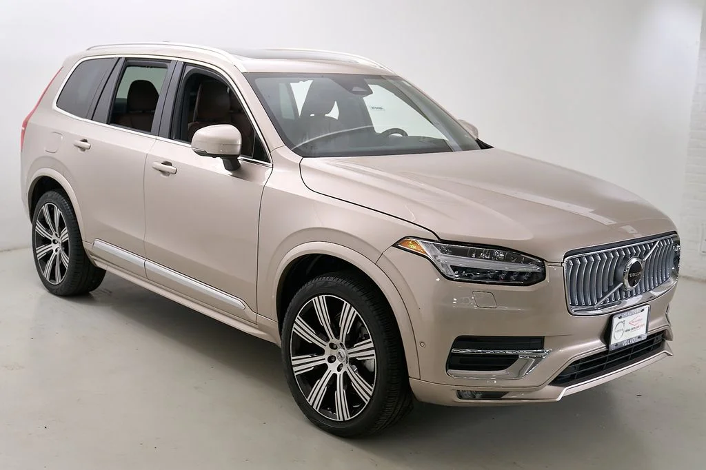 Certified Used 2023 Bright Dusk Volvo Ultimate image 3