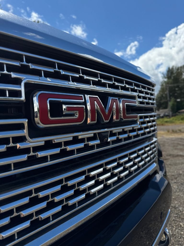 Used 2022 Ebony Twilight Metallic GMC Denali image 49