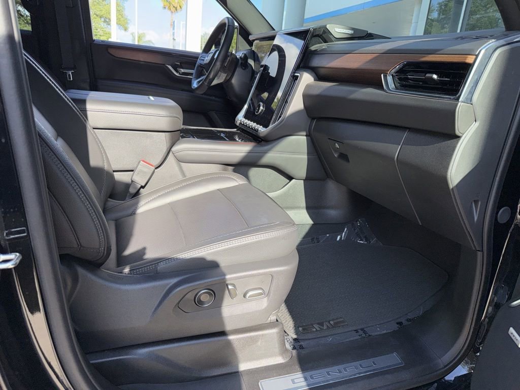 2025 GMC Yukon Denali - Photo 22