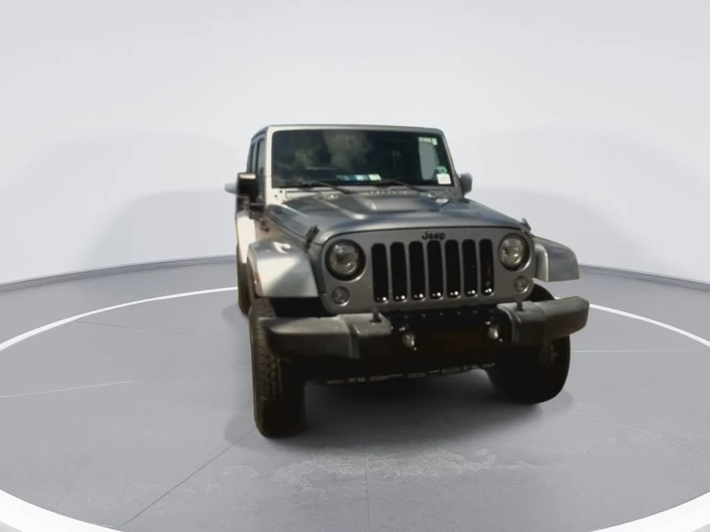 Used 2017 Silver Jeep Unlimited Sahara image 3