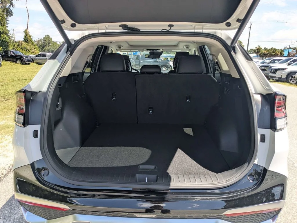 Used 2025 White Kia SX-Prestige image 12