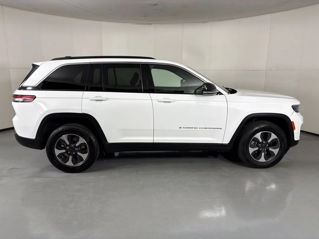 Used 2024 White Jeep 4xe image 9