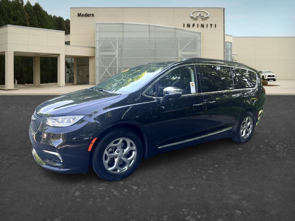 2023 Chrysler Pacifica Limited's photo