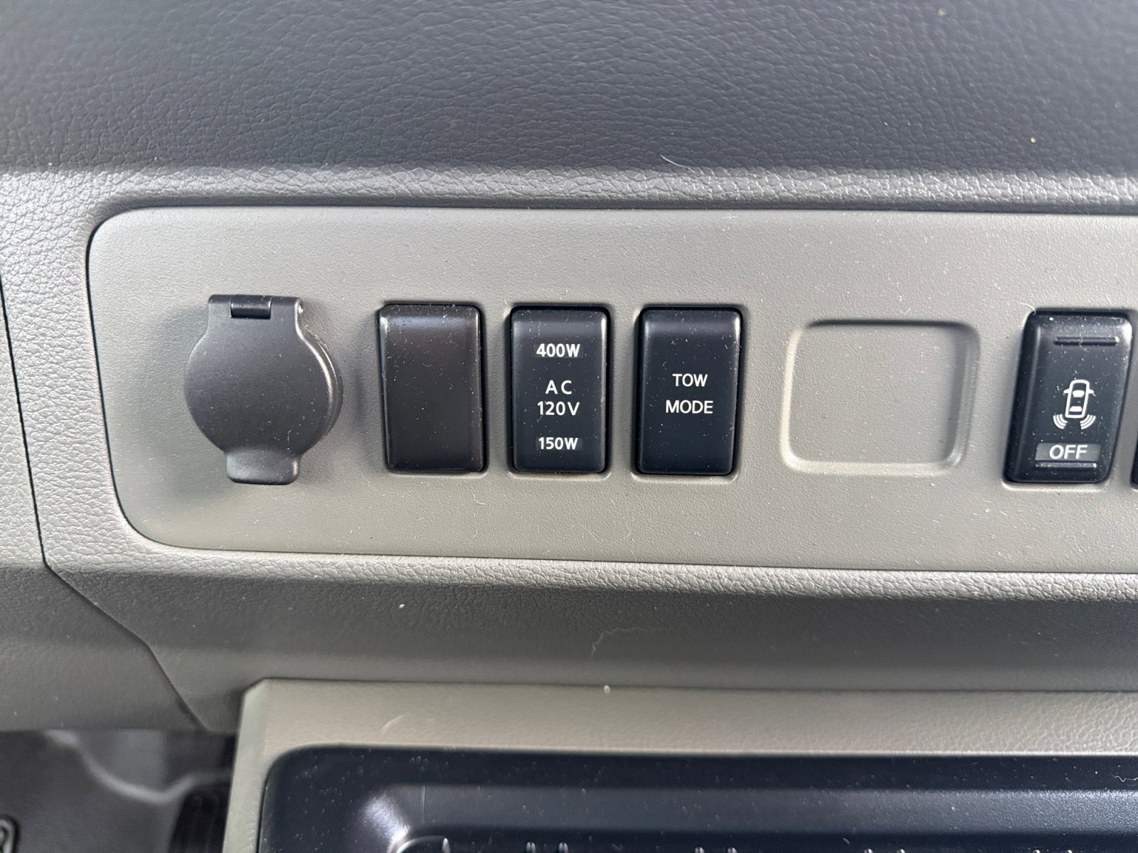 Used 2020 White Nissan SV image 23