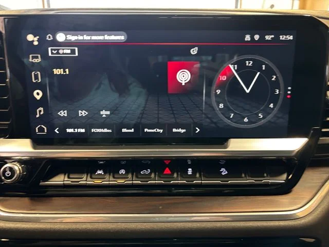 Used 2023 White GMC SLT image 19