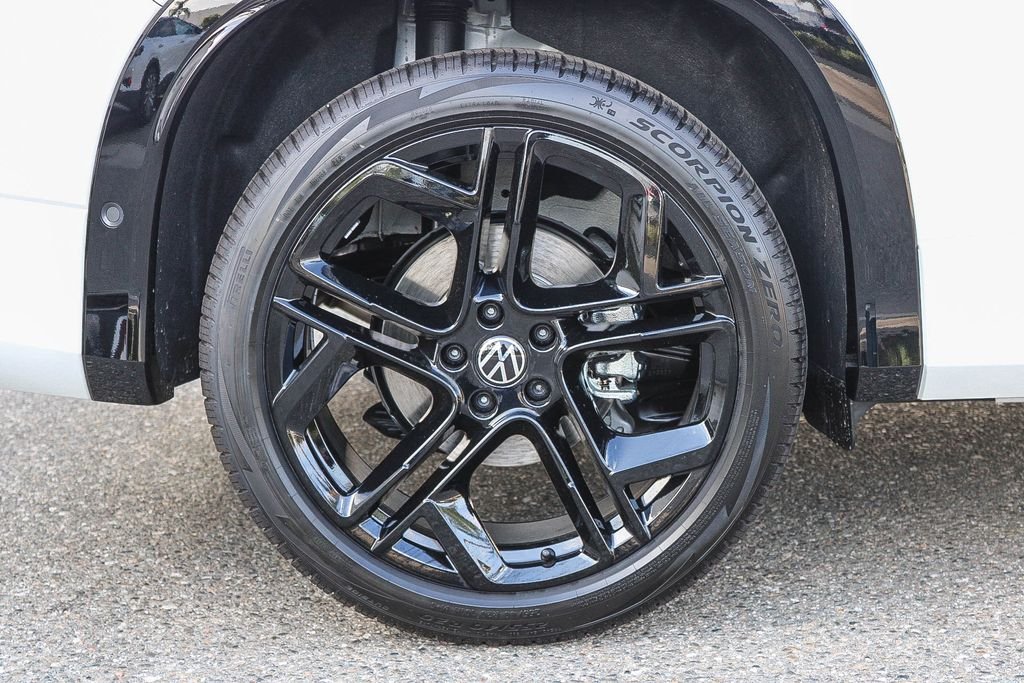 New 2026 White Volkswagen SE R-Line Black image 10