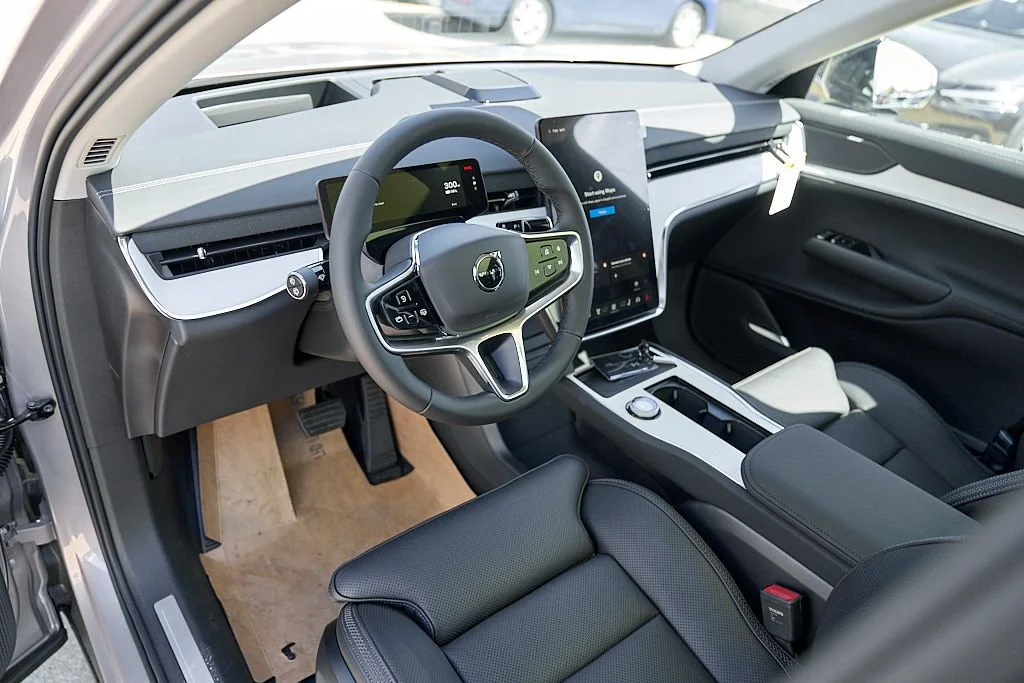 New 2026 Aurora Silver Volvo Ultra image 12