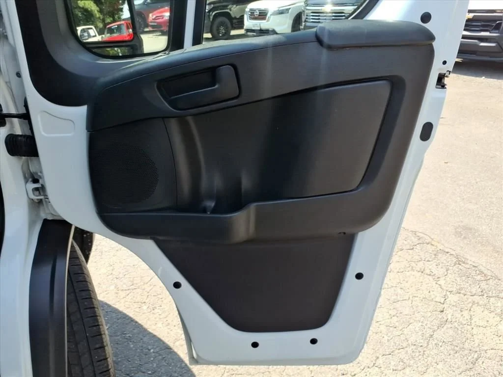 Used 2025 Bright White Clea Ram Tradesman image 32