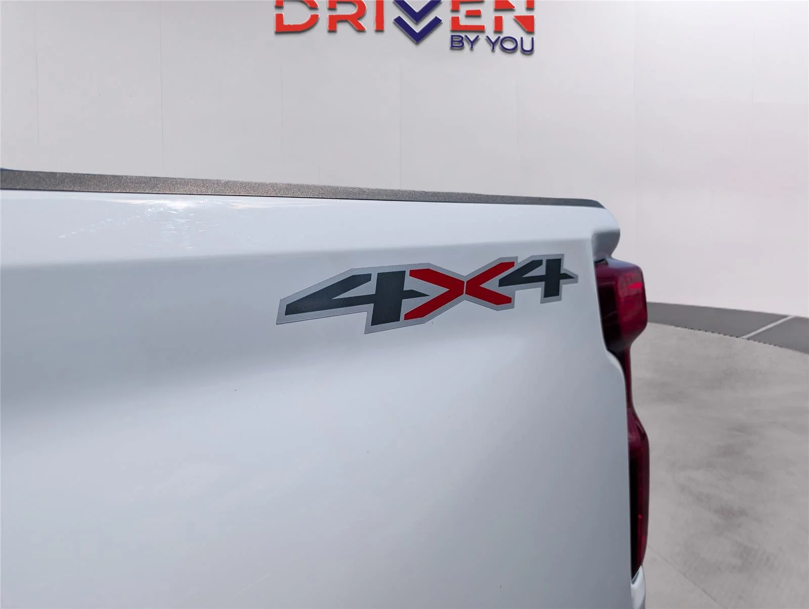 Used 2024 Summit White Chevrolet LT image 34