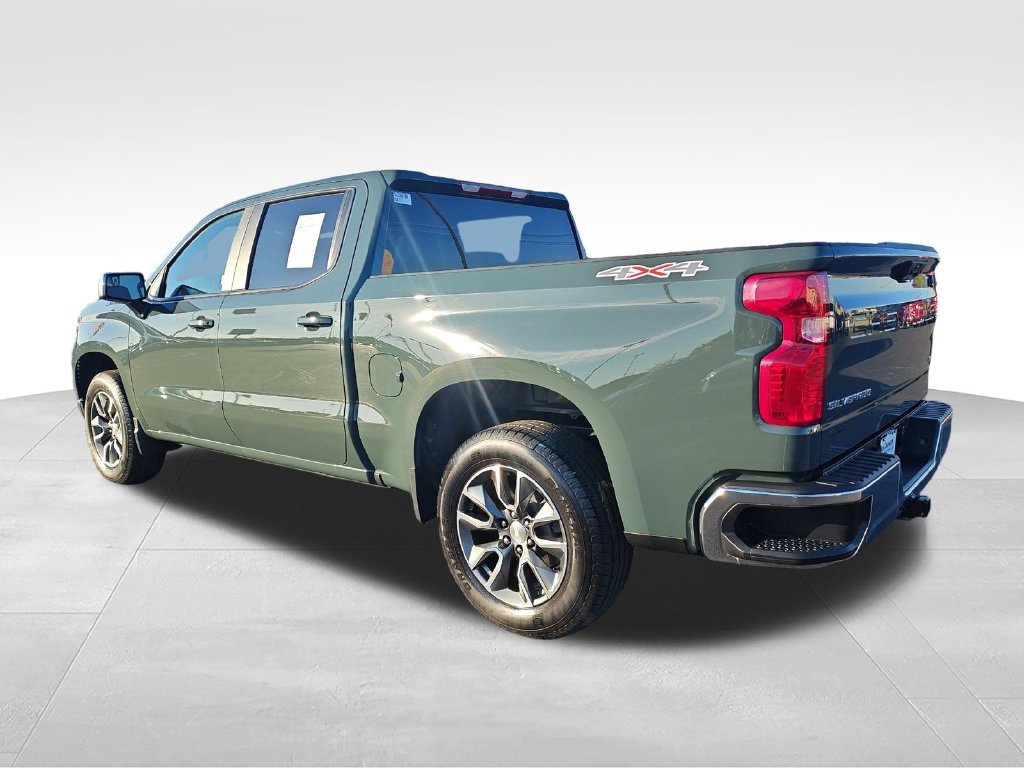 Used 2025 Gray Chevrolet LT image 3