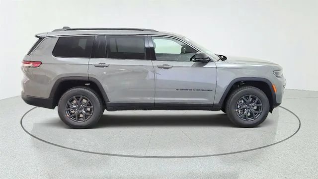 New 2027 Sting-Gray Clear-Coat Paint Jeep Laredo Altitude image 13
