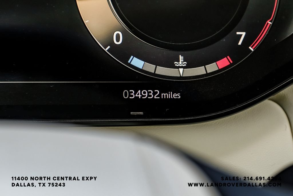 Used 2022 White Land Rover SE image 19