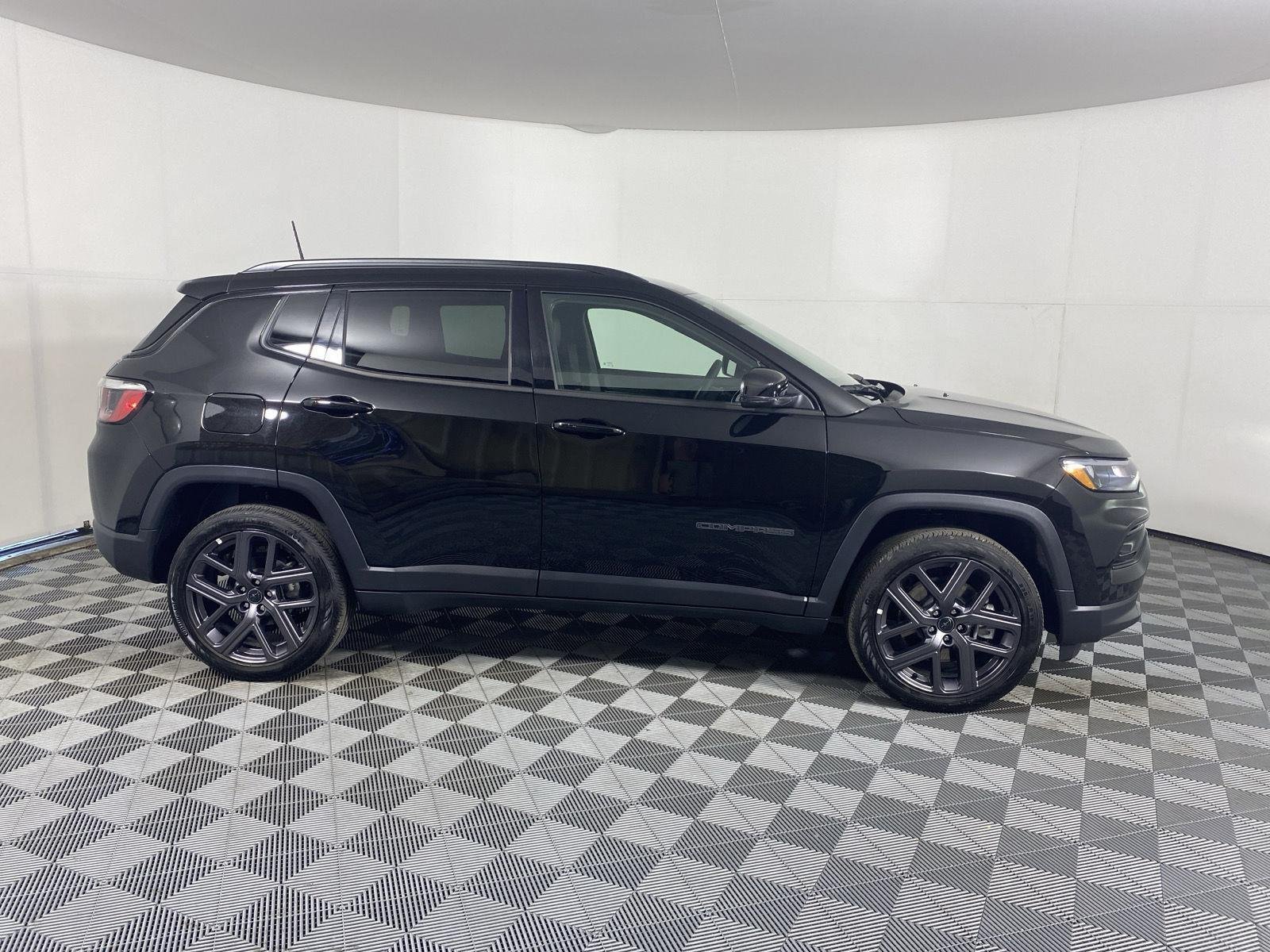 Used 2026 Diamond Black Crystal Pearlcoa Jeep Limited image 10