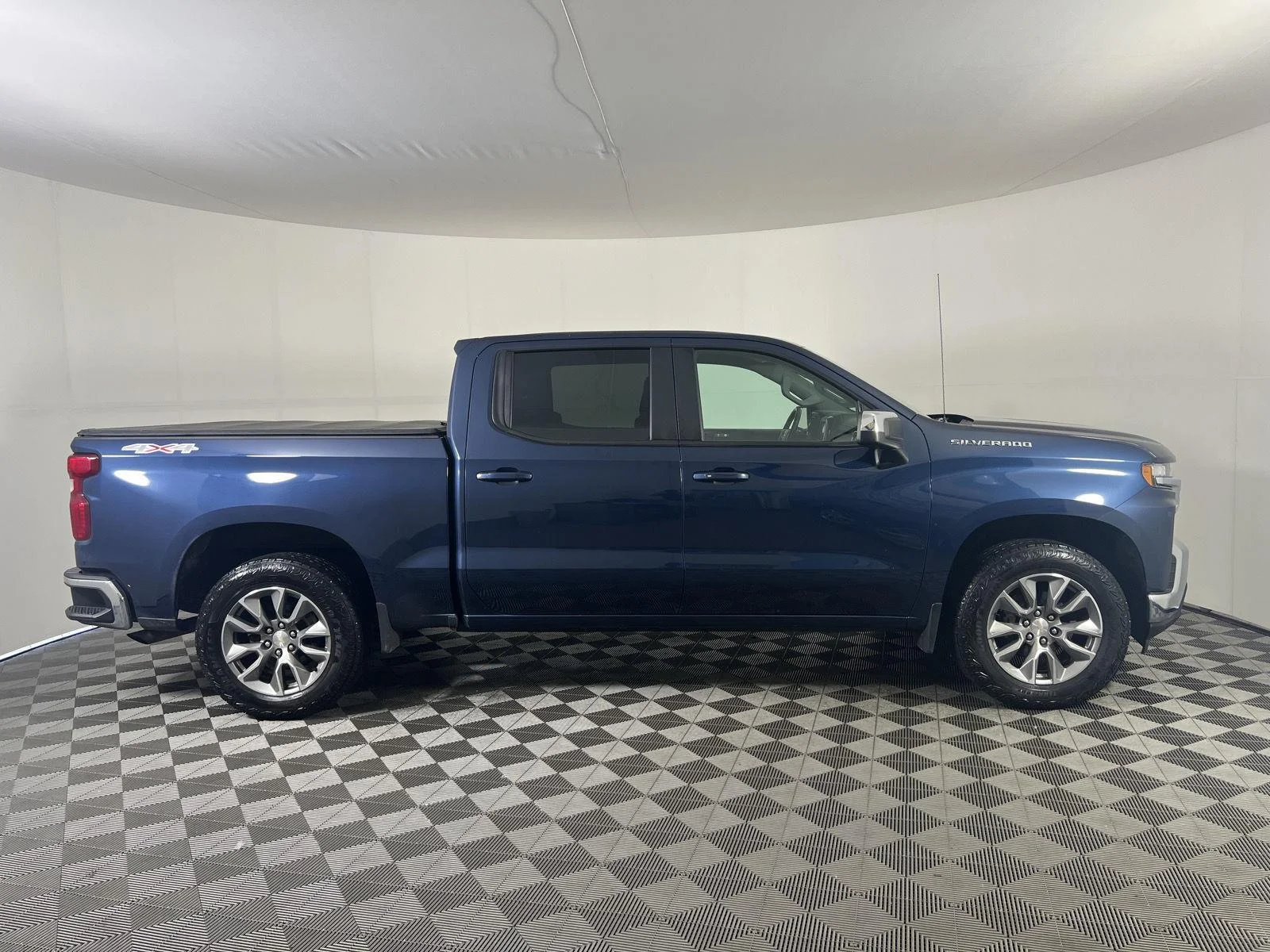 Used 2022 Northsky Blue Metallic Chevrolet LT image 2