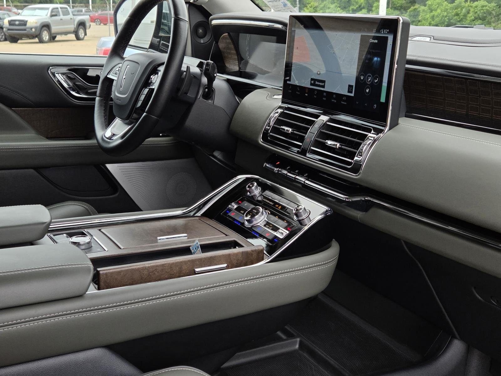 Used 2023 Manhattan Green Metallic Premium Colorant Lincoln Black Label image 42