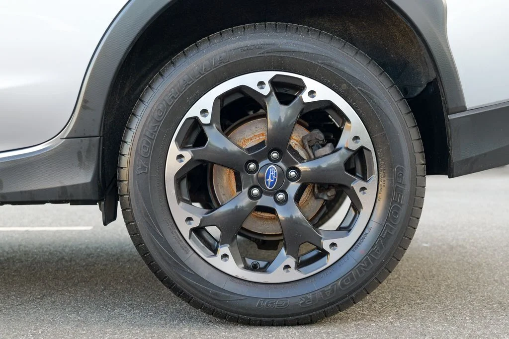 Used 2023 Ice Silver Metallic Subaru Base image 15