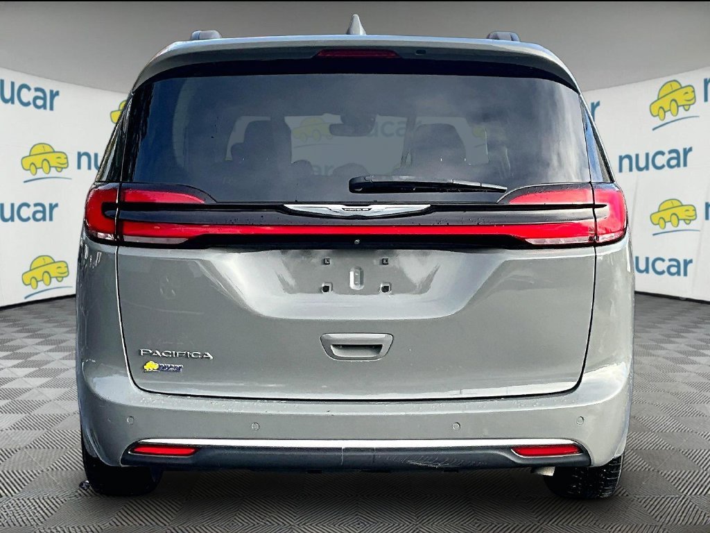 Used 2022 Ceramic Gray Clearcoat Chrysler Touring L image 5