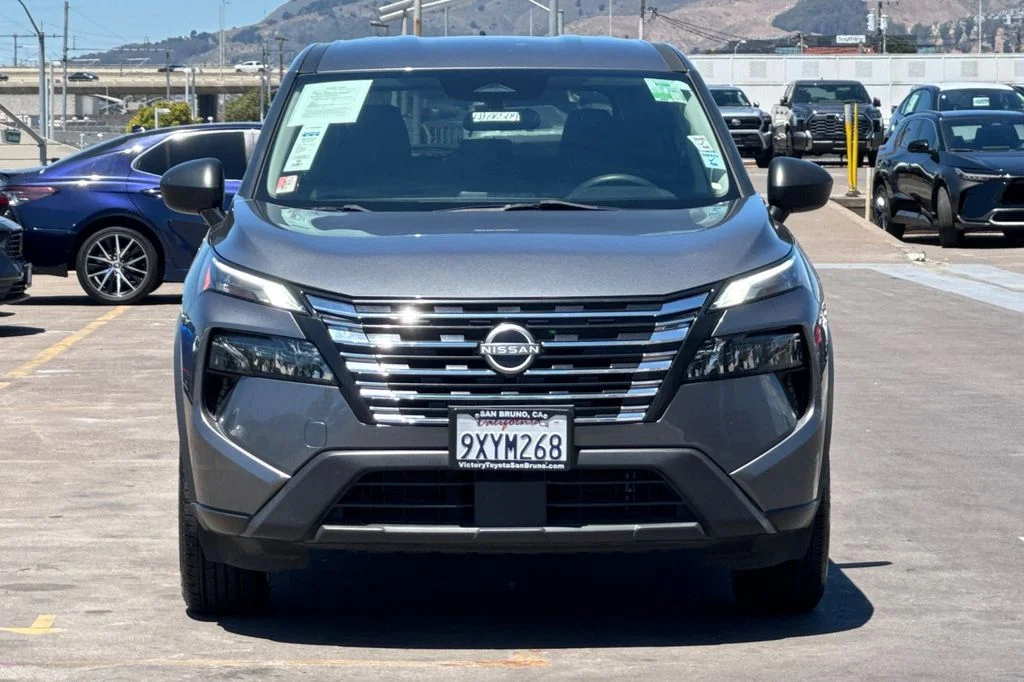 Used 2024 Gray Nissan S image 9