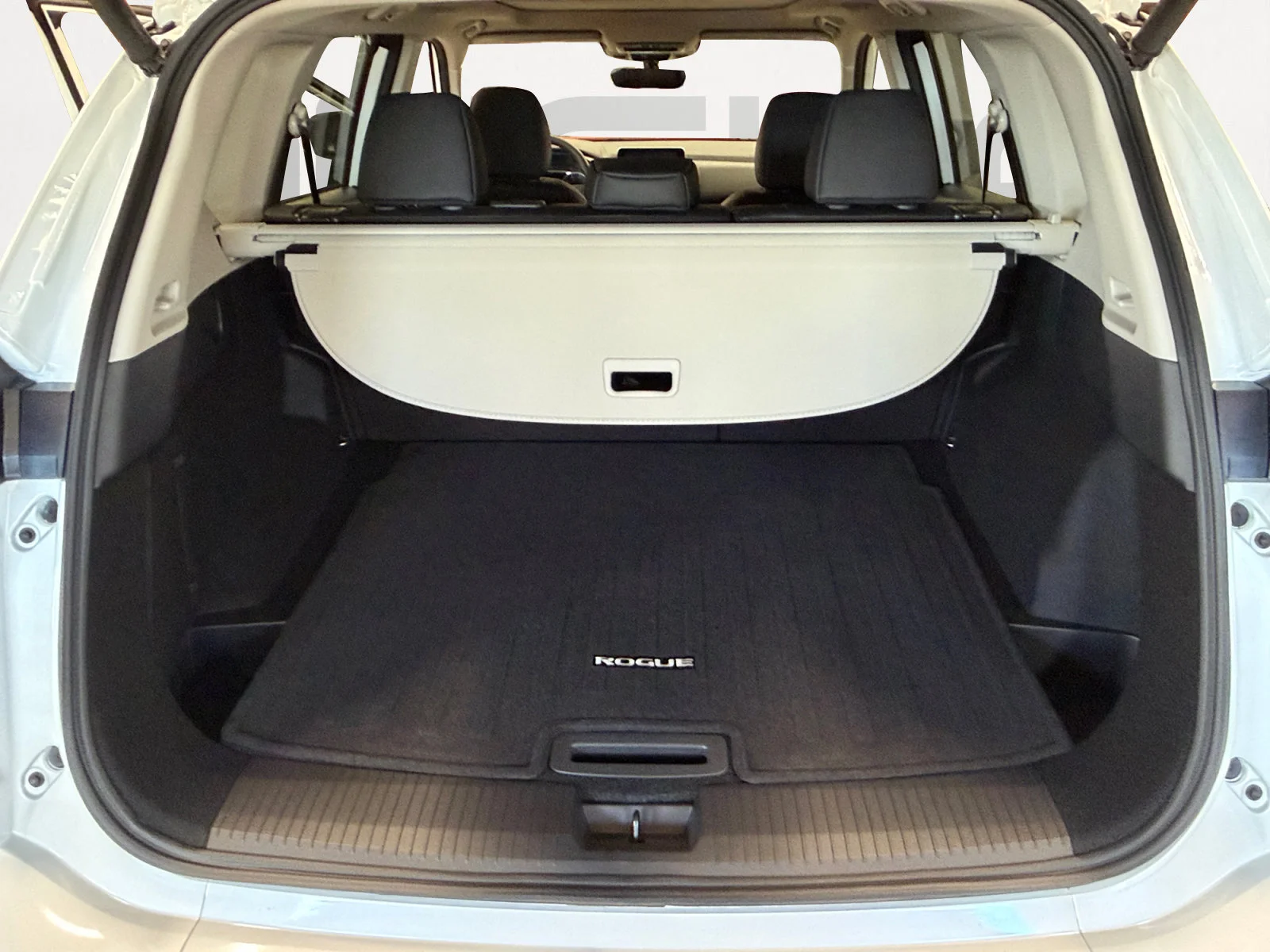 New 2026 Everest White Pearl Tricoat Nissan Dark Armor image 13