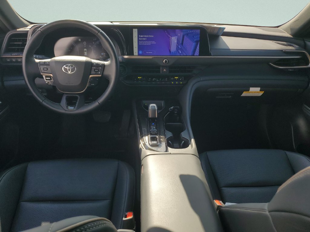 Used 2025 White Toyota XLE image 10