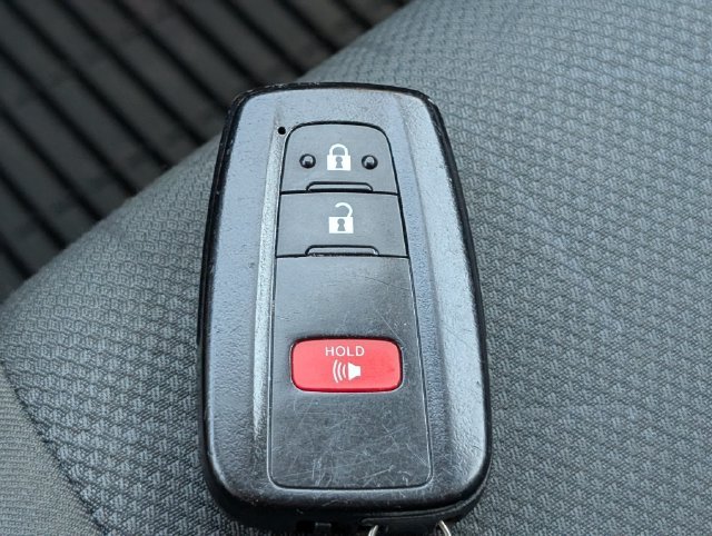 Used 2025 White Toyota XLE image 30