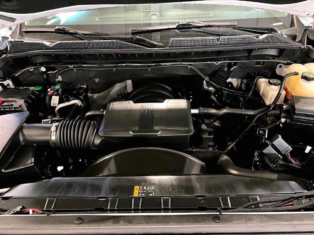 Used 2022 White GMC SLE image 30