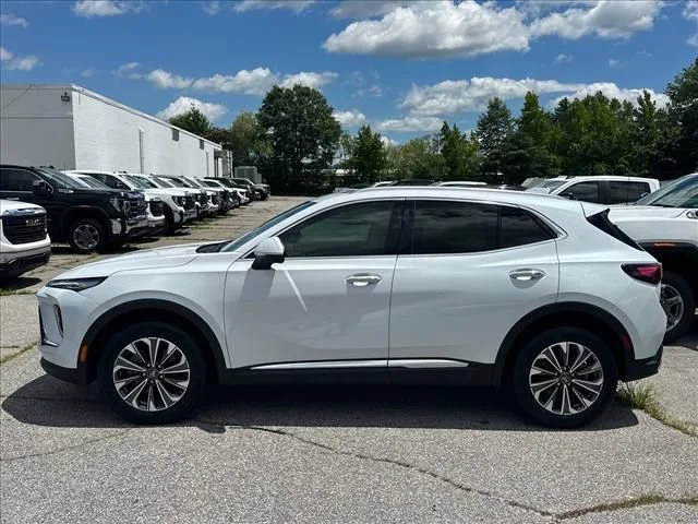 New 2026 Iridescent White Tricoat Buick Preferred image 7