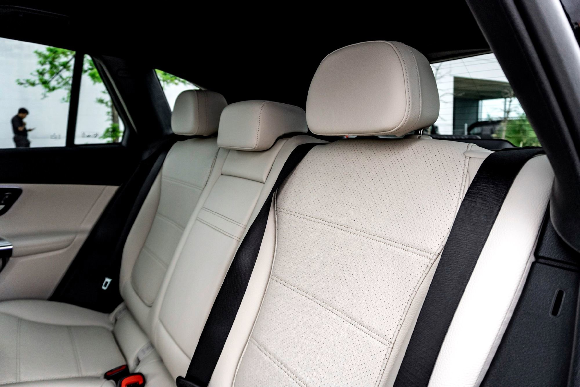New 2026 Obsidian Black Metallic Mercedes-Benz GLC 300 image 44