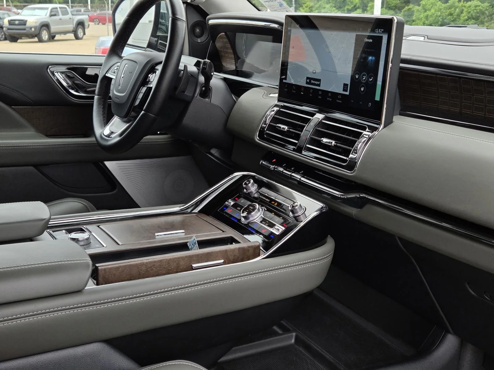 Used 2023 Manhattan Green Metallic Premium Colorant Lincoln Black Label image 42