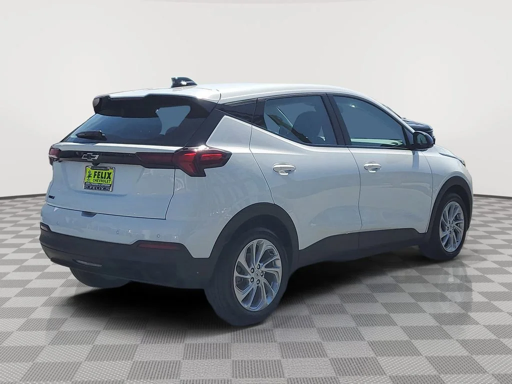 2027 Chevrolet Bolt LT - Photo 4
