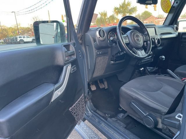 Used 2016 Black Jeep Unlimited Rubicon image 4