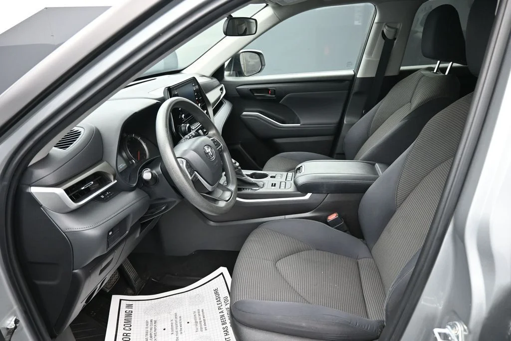 Used 2022 Silver Toyota L image 11
