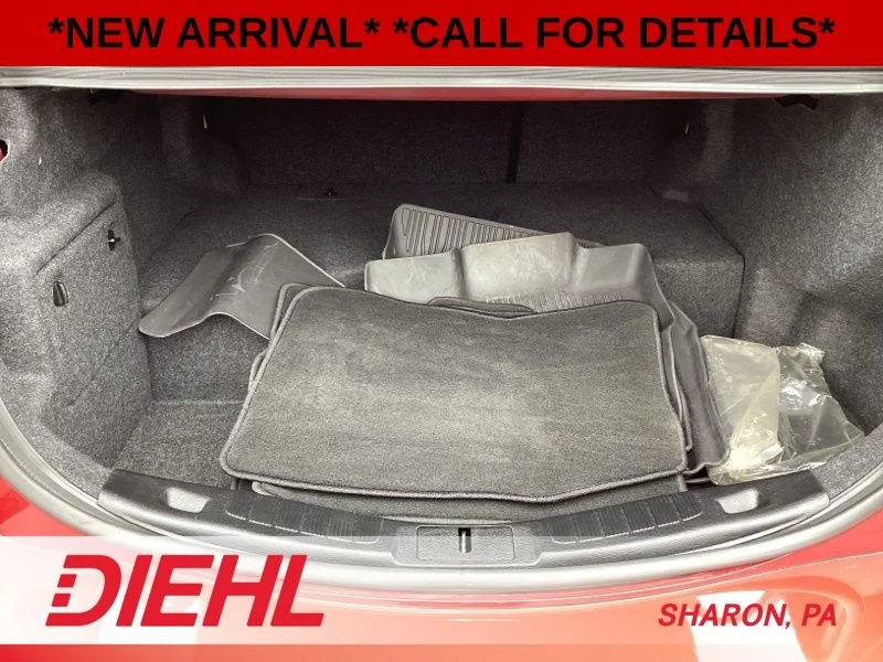 Used 2020 Red Ford SE image 11
