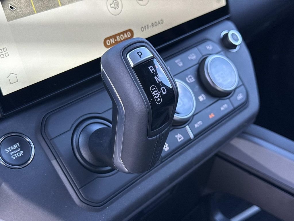 New 2026 Santorini Black Land Rover S image 5