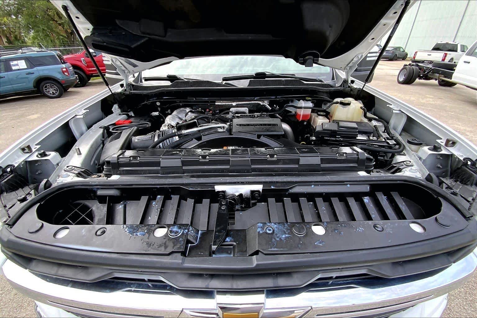 Used 2024 Summit White Chevrolet LT image 31