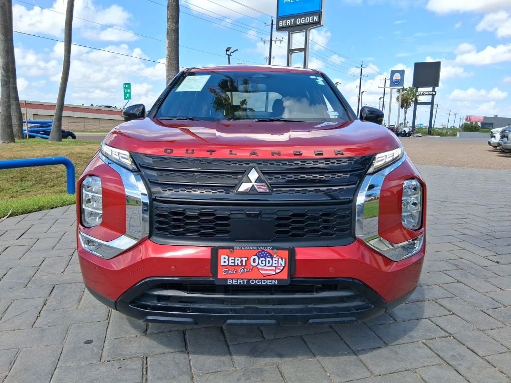 Used 2024  Mitsubishi SE image 2