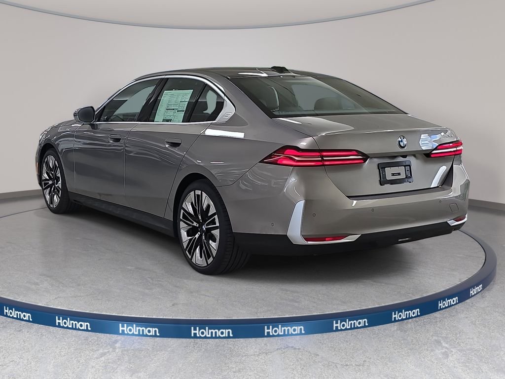 New 2027 Oxide Grey Metallic BMW 530i image 7