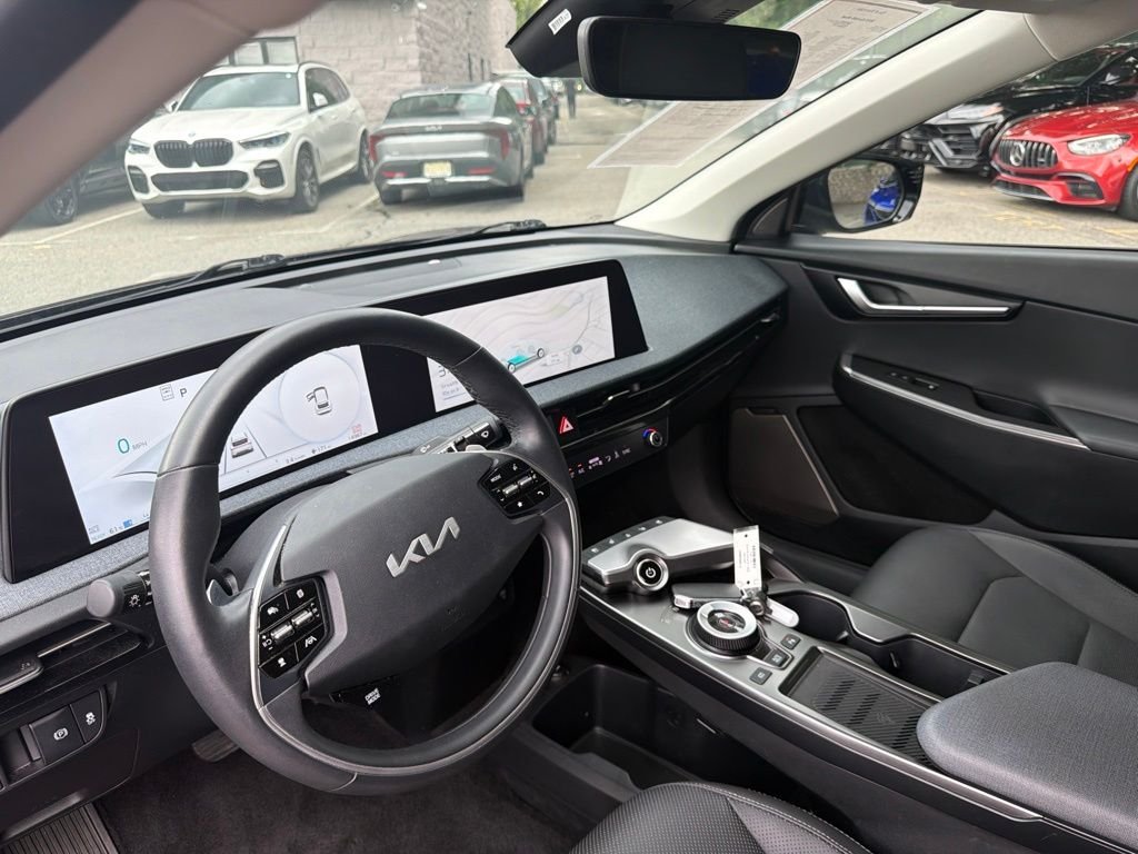 Used 2023 Black Kia Wind image 17
