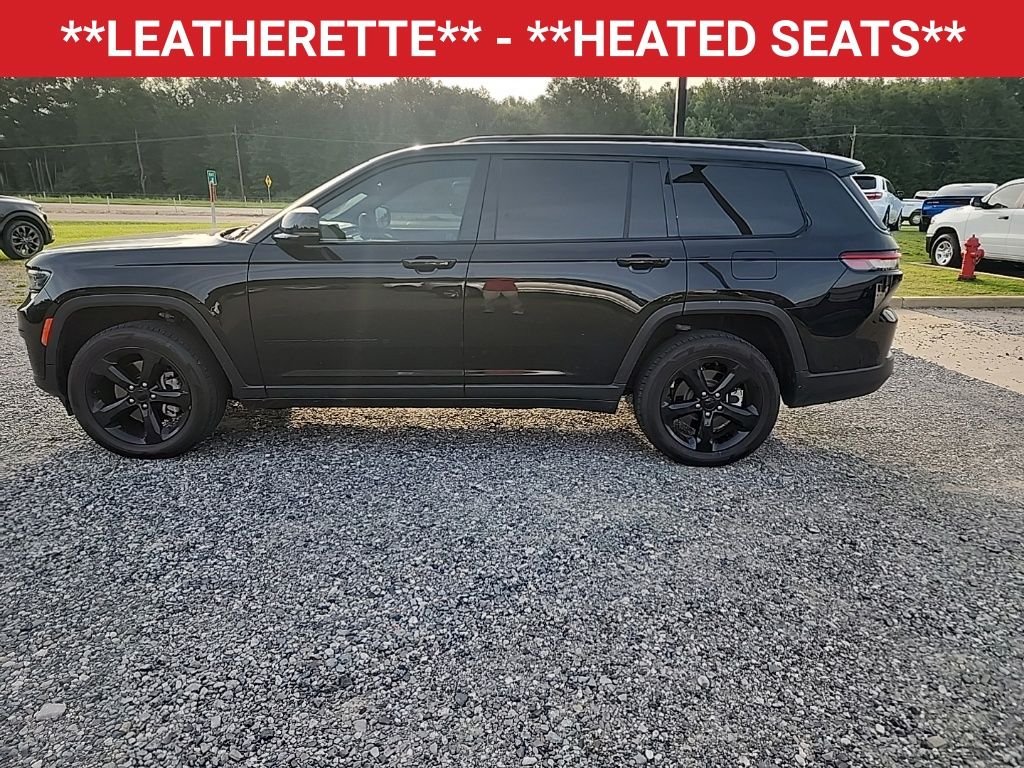 Used 2023 Black Jeep Limited image 3