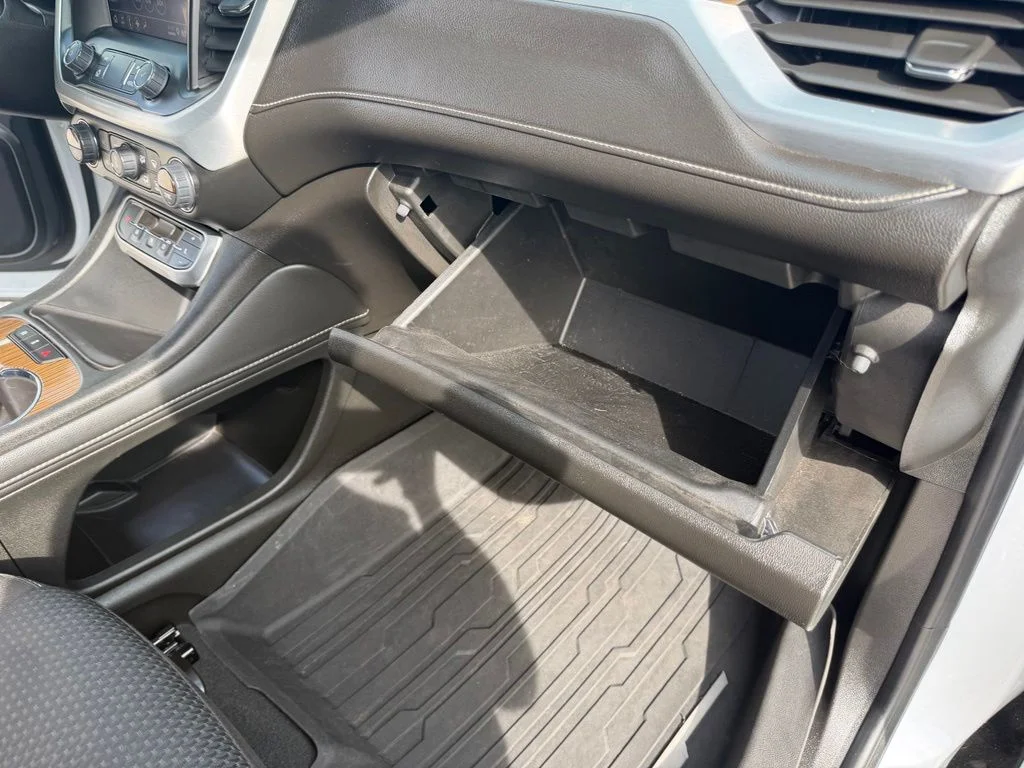 Used 2023 White GMC SLE image 33