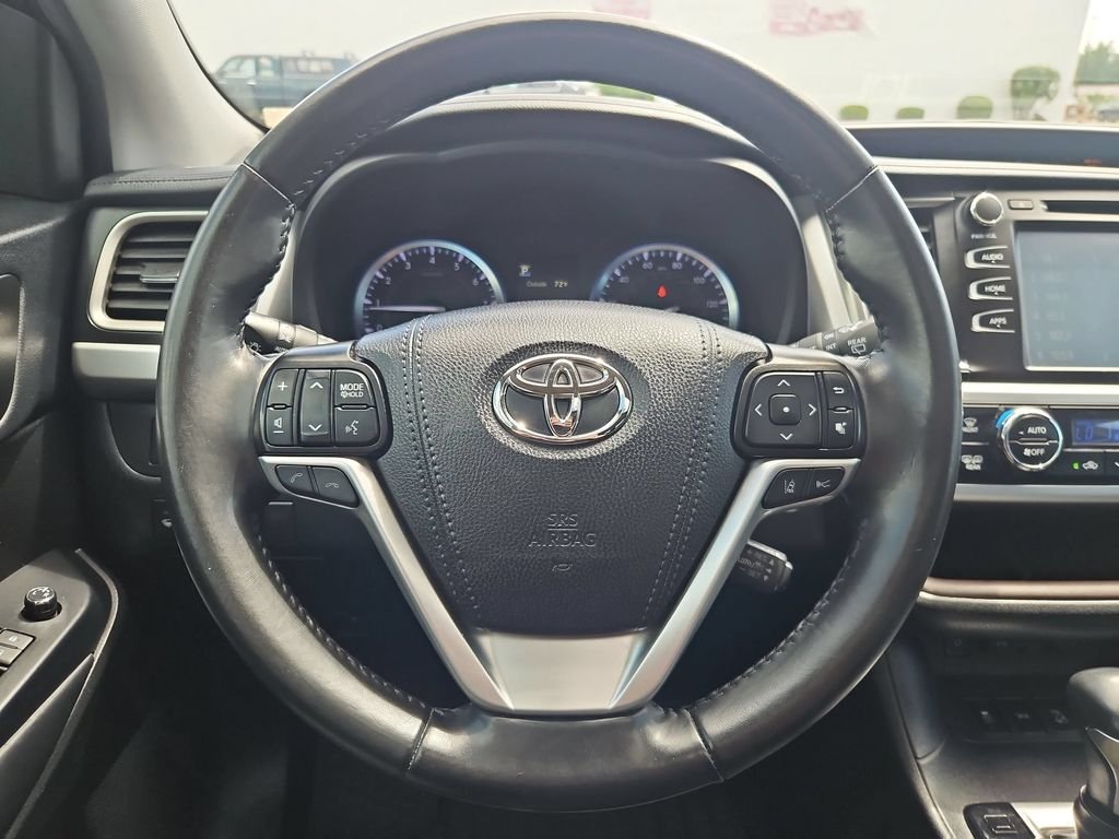 Used 2019 Salsa Red Pearl Toyota XLE image 14