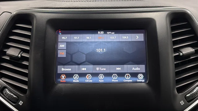 Used 2020 Billet Silver Metallic Jeep Latitude image 14