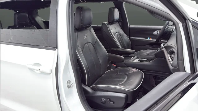 Used 2025 Bright White Clearcoat Chrysler Limited image 24