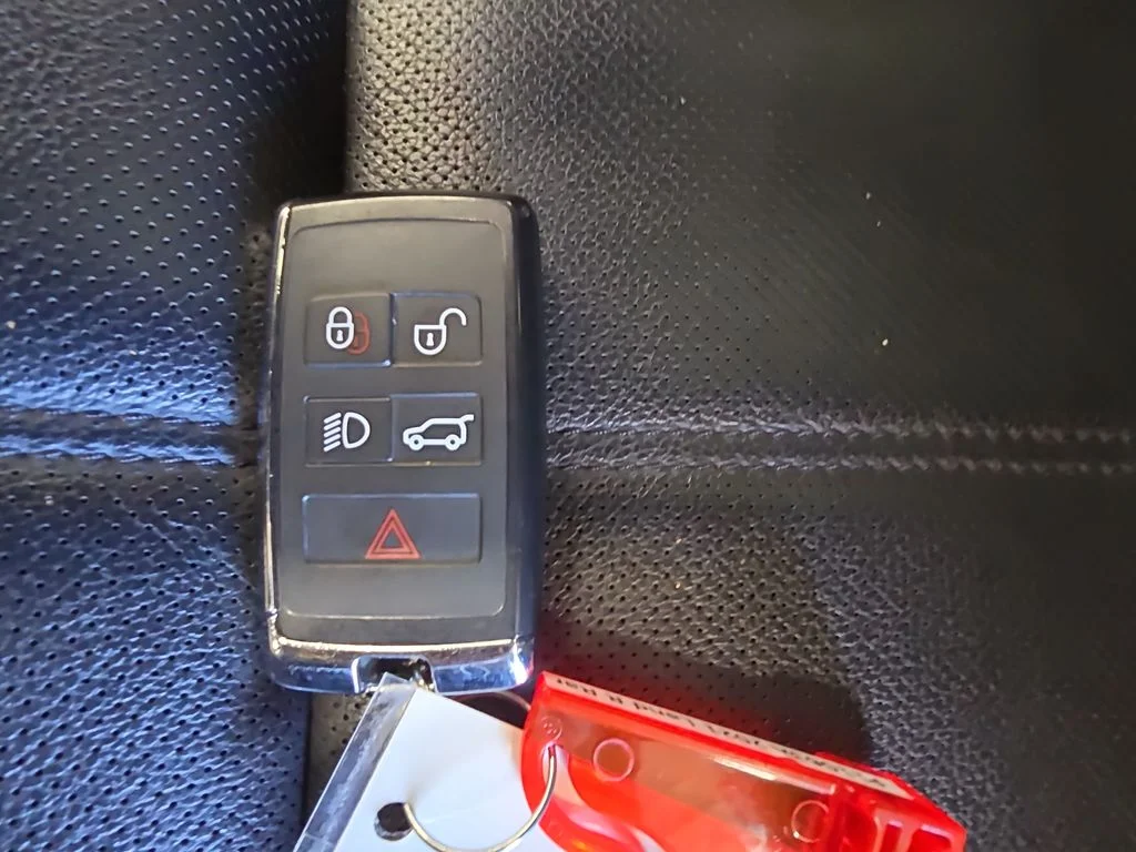 Used 2021  Land Rover Dynamic image 36