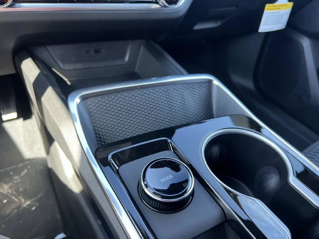2027 Chevrolet Equinox LT - Photo 25