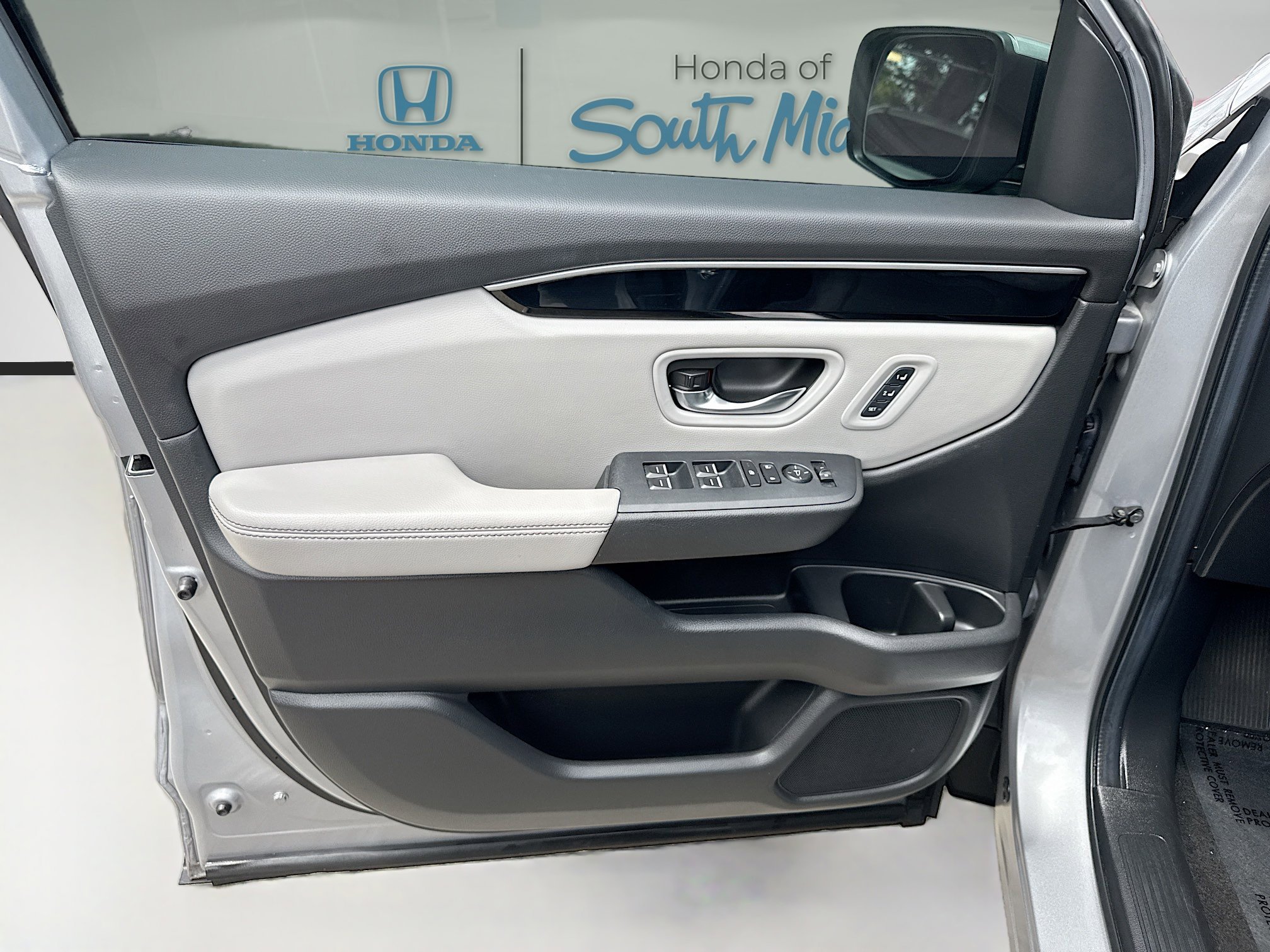 Used 2024 Lunar Silver Metallic Honda EX-L 8 Passenger image 19